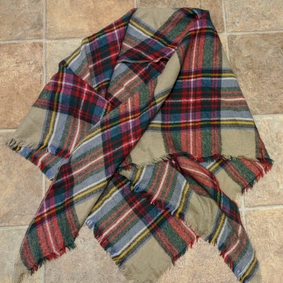 Accessories - Women's plaid scarf